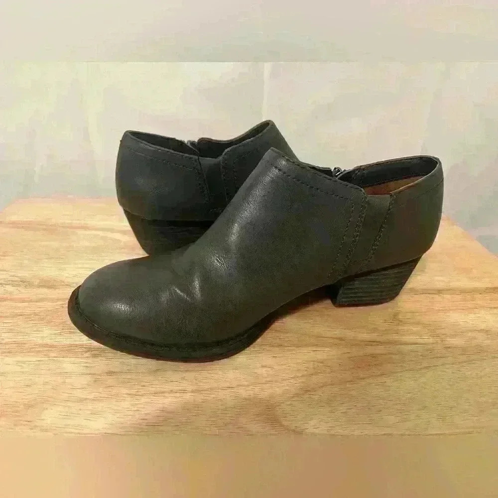Women's Naturalizer Jovana Zip-Up Dark Grey Booties, Size 7.5